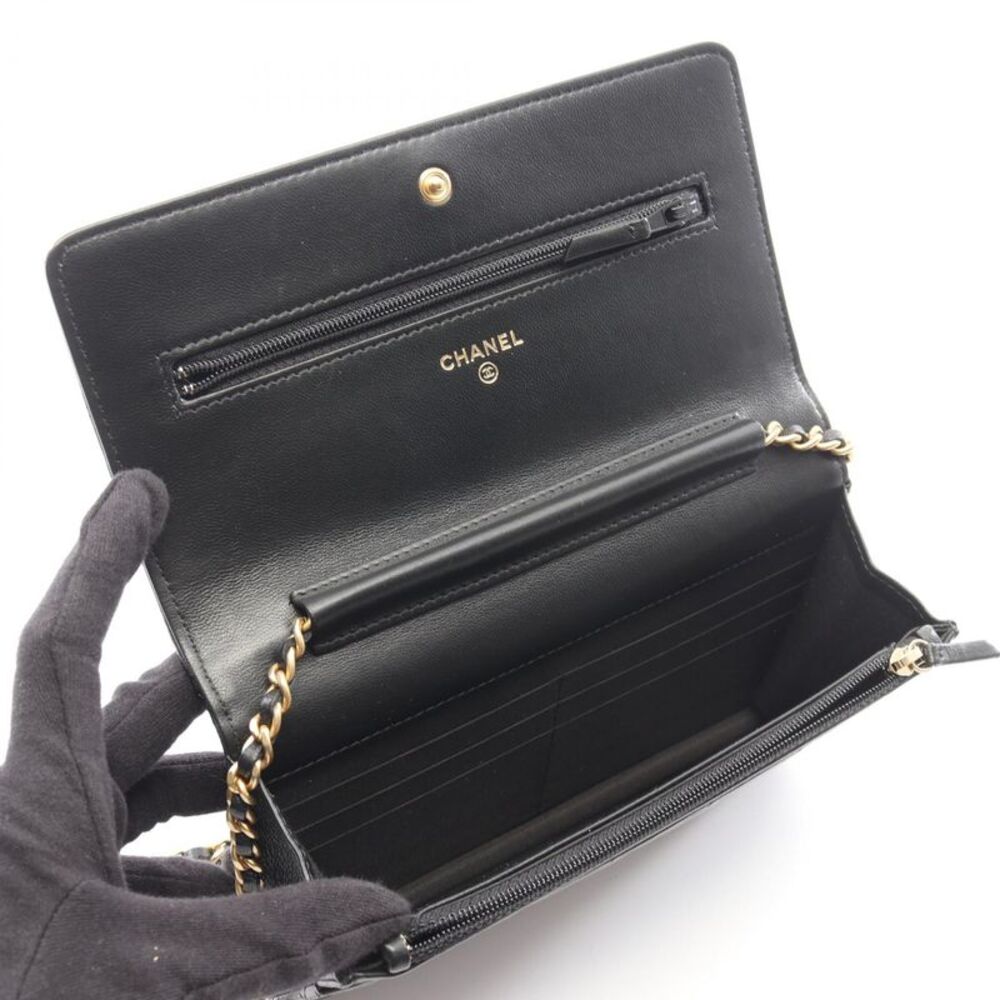 CHANEL Matelasse Lambskin Shoulder Bag - Picture 3 of 10